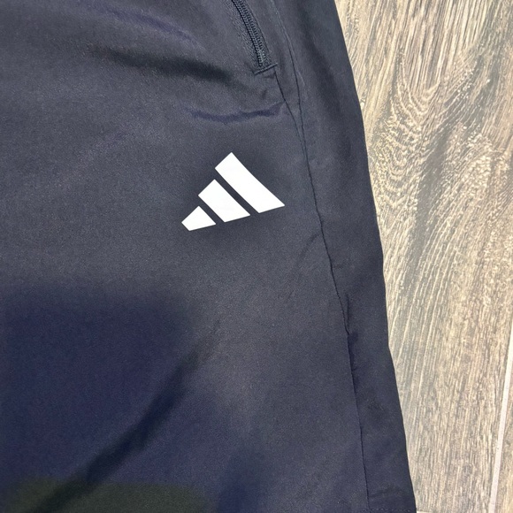 ⭐️ 3/$21 ⭐️ Adidas Men's Train Essentials Woven Athletic Training Black Shorts - Picture 2 of 8